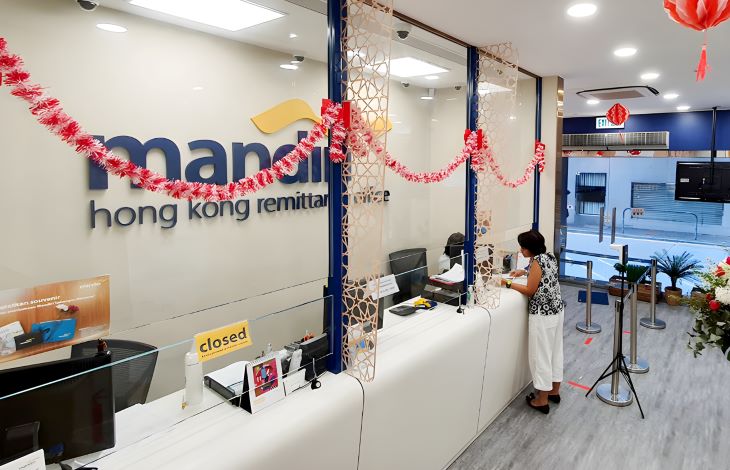 Livin’ by Mandiri sebagai pilihan utama bagi PMI dalam mengelola keuangan mereka dari luar negeri, yang tercermin dari jumlah pengguna Livin’ by Mandiri di luar negeri meningkat hampir dua kali lipat, mencapai 100 ribu pengguna pada akhir 2024. Foto: Dok Bank Mandiri