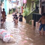 Kondisi banjir di permukiman warga di kawasan Kebon Pala, Kampung Melayu, Jatinegara, Jakarta Timur, melanda sejak Rabu (29/1/2025) dan Kamis (30/1) atau dua hari berturut-turut terendam dengan ketinggian air sekitar 1 meter. Foto: Ist