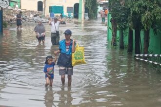 Kondisi banjir yang masih belum surut di RT 04/RW 06, Kelurahan Cakung Barat, Kecamatan Cakung, Jakarta Timur, pada Rabu (29/1/2025). Foto: Joesvicar Iqbal/ipol.id