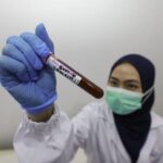 Dalam hal kemandirian obat, produksi bahan baku obat ditargetkan dapat diproduksi secara mandiri di dalam negeri guna menekan ketergantungan pada bahan baku impor.