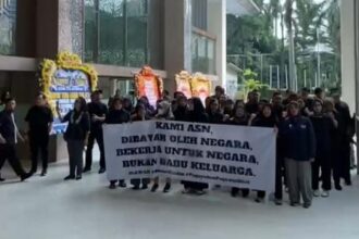 Demo ASN Kemendikti Saintek di kantornya, Jakarta, Senin (20/1/2025). (Foto: Istimewa)