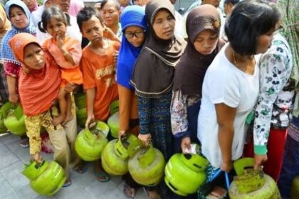 Ilustrasi antrian masyarakat saat antri gas.(Foto istimewa)