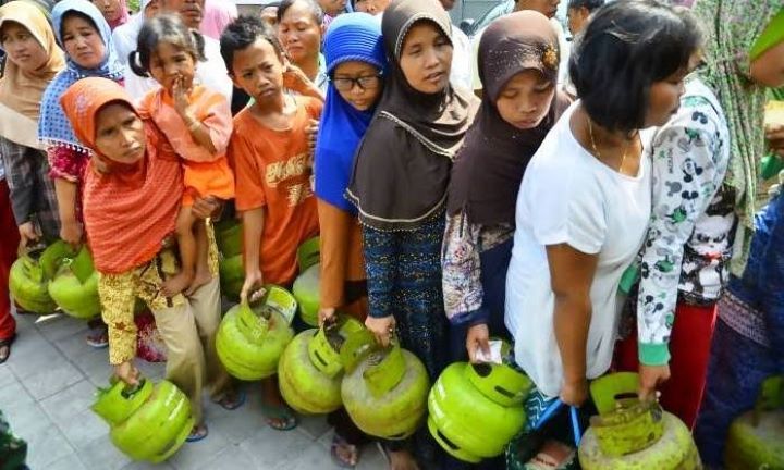 Ilustrasi antrian masyarakat saat antri gas.(Foto istimewa)