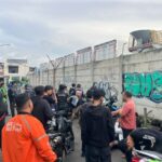 Penangkapan tujuh pemuda yang diduga menenteng senjata tajam di Cengkareng, Jakbar. Foto: Polres Jakarta Barat