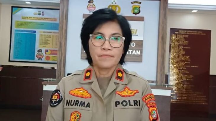 Kasi Humas Polres Metro Jakarta Selatan, Kompol Nurma Dewi saat memberikan keterangan terkait kasus dugaan pelecehan seksual dialami korban anak berusia 5 tahun dan pelaku anak 14 tahun di TKP di kawasan Rawajati, Pancoran, Selasa (7/1/2025). Foto: Ist