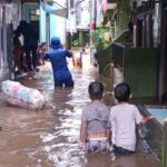 Kondisi banjir di permukiman warga di kawasan Kebon Pala, Kampung Melayu, Jatinegara, Jakarta Timur, melanda sejak Rabu (29/1/2025) dan Kamis (30/1) atau dua hari berturut-turut terendam dengan ketinggian air sekitar 1 meter. Foto: Ist