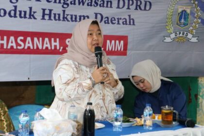 Anggota Komisi D DPRD DKI Jakarta, Neneng Hasanah saat melakukan paparan.(foto sofian/ipol.id)