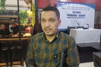 Peneliti Senior Lingkaran Survei Indonesia (LSI) Denny JA, Ardian Sopa dalam konfrensi pers hasil temuan dan riset terbaru LSI bertajuk 100 Hari Prabowo-Gibran Rangking yang Positif dan Negatif, Jumat (24/1/2025). Foto: Joesvicar Iqbal/ipol.id