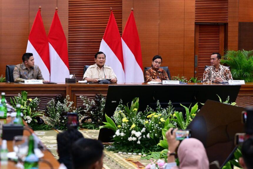 Presiden Prabowo Subianto menghadiri kegiatan penutupan Kas APBN Tahun 2024 hadir di Kantor KemenKeu, Jakarta, Selasa (31/12/2024). Foto: BPMI Setpres