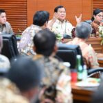 Presiden Prabowo Subianro bersama menteri terkait mengumumkan PPN 12 persen. Foto: Kemenko Perekonomian