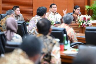 Presiden Prabowo Subianro bersama menteri terkait mengumumkan PPN 12 persen. Foto: Kemenko Perekonomian