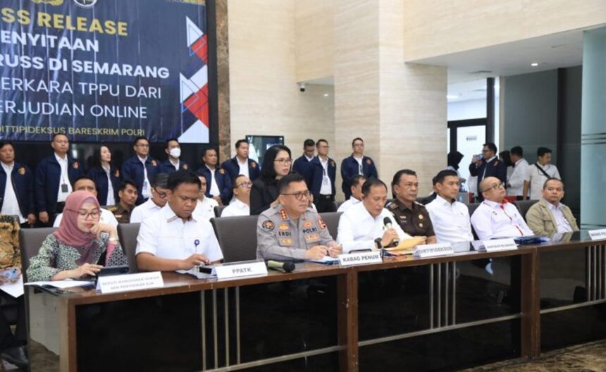 Bareskrim Polri rilis kasus penyitaan hotel di Semarang milik mafia judi online. Foto: Humas Polri