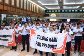 Pemerintah berjanji memerhatikan nasib pekerja PT Sri Rejeki Isman Tbk (Sritex) di Sukoharjo, Jawa Tengah. Foto: Kemnaker