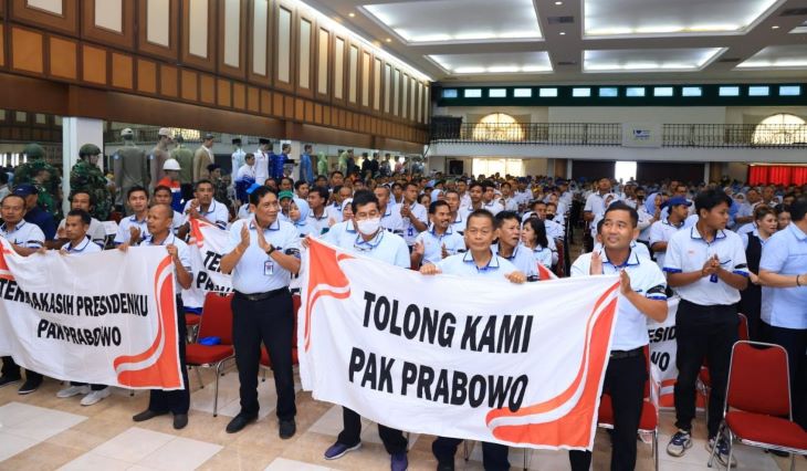 Pemerintah berjanji memerhatikan nasib pekerja PT Sri Rejeki Isman Tbk (Sritex) di Sukoharjo, Jawa Tengah. Foto: Kemnaker