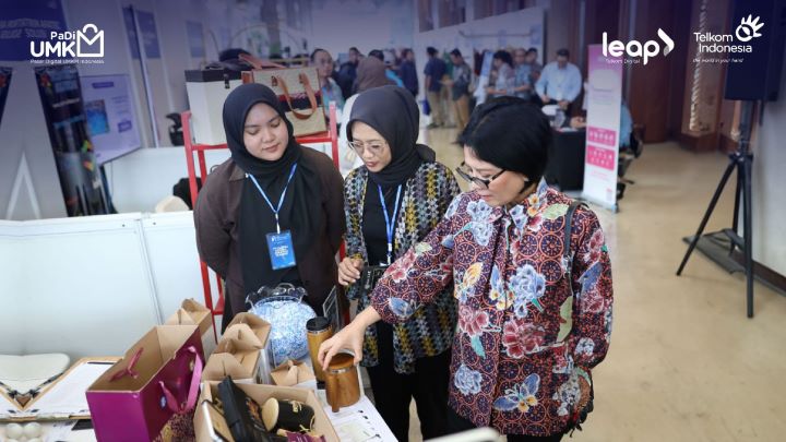 Staf Ahli Bidang Keuangan dan Pengembangan UMKM Kementerian BUMN Loto Srinaita Ginting (Paling Kanan) pada acara PaDi Business Matching, beberapa waktu yang lalu. Foto: Telkom Indonesia