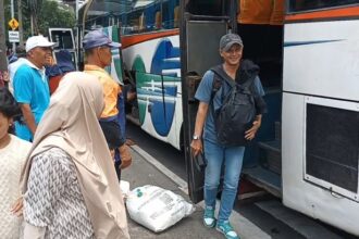 Penampakan arus balik para penumpang bus Antar Kota Antar Provinsi (AKAP) di Terminal Kampung Rambutan, Kecamatan Ciracas, Jakarta Timur, pada Rabu (1/1/2025) siang. Foto: Ist