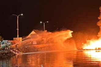 Kapal terbakar di dermaga Ancol. Foto: Ist