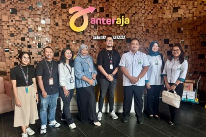 Kantor Cabang BPJS Ketenagakerjaan Plaza BPJamsostek mengunjungi PT Tri Adi Bersama, perusahaan binaan jasa pengiriman yang lebih dikenal dengan nama Anteraja.