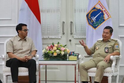 Pj Gubernur DKI Jakarta Teguh Setyabudi menggelar pertemuan dengan pengelola TikTok, Senin (10/2/2025). Foto: Ist