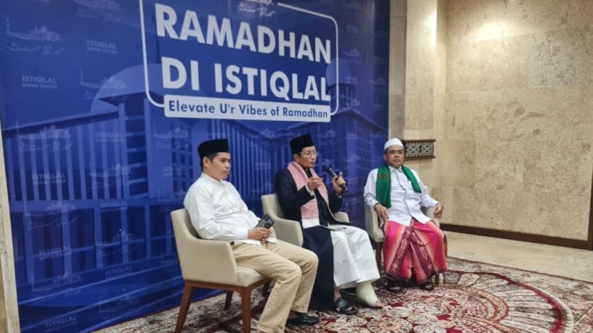 Momen Imam Besar Masjid Istiqlal yang juga Menteri Agama Nasaruddin Umar (tengah), saat konpres Ramadhan di Istiqlal, dengan tema 'Elevate U'r Vibes of Ramadhan', Jakarta, Jumat (28/2/2025). Foto: Dok/Menteri Agama