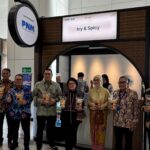 Produk-produk unggulan dari nasabah PNM resmi hadir di store ICY & SPICY serta Crunchy Buddy, yang berada di area layanan Whoosh Kereta Cepat. Foto: Ist