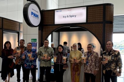 Produk-produk unggulan dari nasabah PNM resmi hadir di store ICY & SPICY serta Crunchy Buddy, yang berada di area layanan Whoosh Kereta Cepat. Foto: Ist