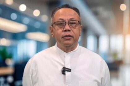 Corporate Communications Director Danone Indonesia, Arif Mujahidin memberikan keterangan sehubungan peristiwa kecelakaan maut terjadi di Pintu Gerbang Ciawi, Kota Bogor, Jawa Barat, sekaligus mengucapkan duka cita kepada para korban, Kamis (6/2/2025). Foto: Ist