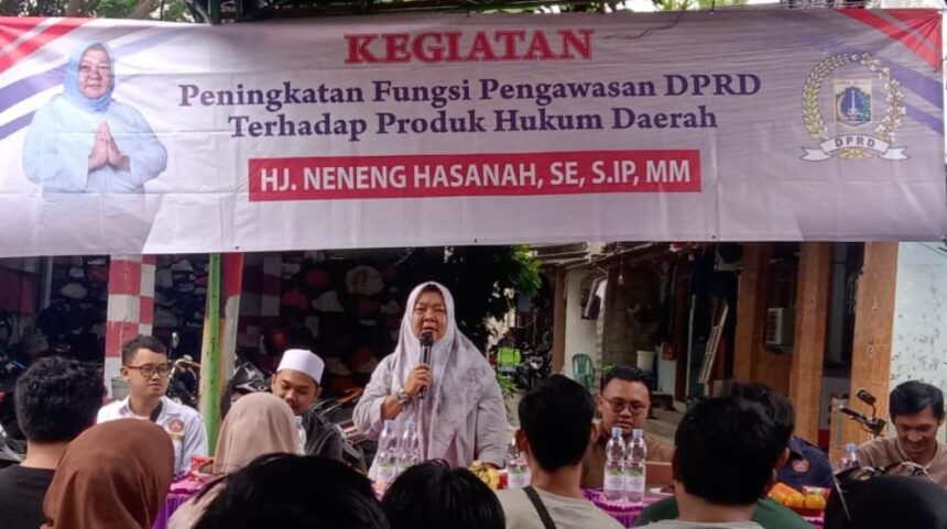 Anggota DPRD DKI dari Fraksi Demokrat, Neneng Hasanah saat fungsi pengawasan terhadap produk hukum daerah.(Foto Sofian/ipol.id)