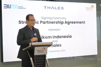 Direktur Strategic Portfolio Telkom Budi Setyawan Wijaya dalam acara penandatanganan Strategic Partnership Agreement (SPA) antara Telkom Indonesia dengan Thales, beberapa waktu yang lalu. Foto: Telkom Indonesia