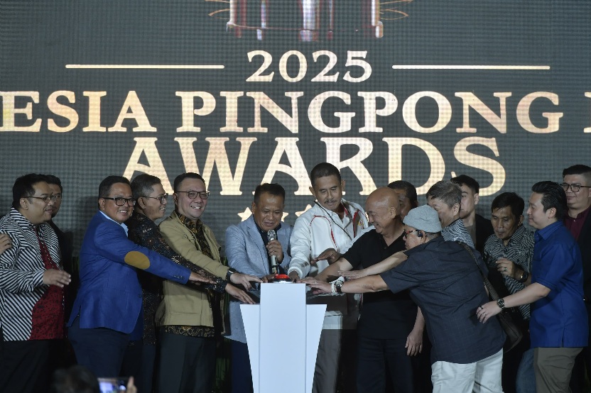 Mewakili Menpora Dito Ariotedjo, Direktur Lembaga Pengelola Dana dan Usaha Keolahragaan Kemenpora, Ferry Kono mengapresiasi Indonesia Pingpong League (IPL) Awards 2025 di Balai Sudirman, Jakarta, Jumat (21/2).