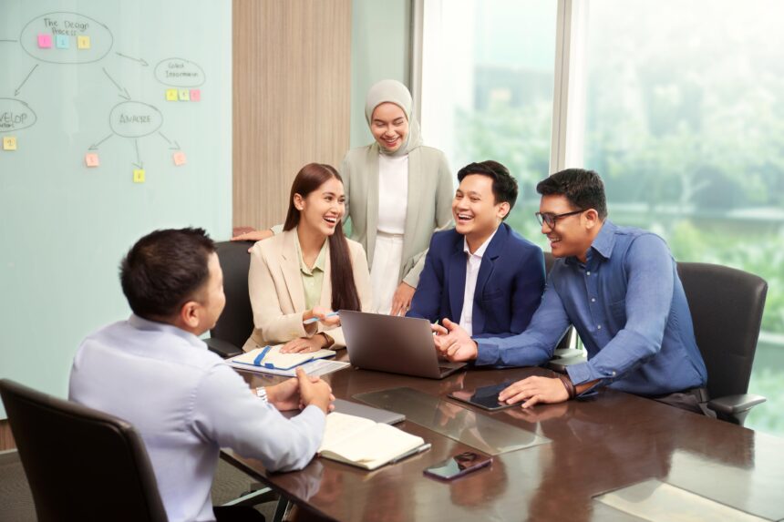 Sebagai bagian dari upaya memperkuat sinergi dan akselerasi prestasi untuk percepatan ekonomi negeri, Bank Mandiri menghadirkan Respectful Workplace Policy (RWP) guna membangun budaya kerja yang bebas diskriminasi dan berbasis integritas, sekaligus memberikan nilai tambah bagi karyawan. Foto: Bank Mandiri