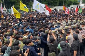 Ribuan mahasiswa menggelar demo Indonesia Gelap. Foto/ist