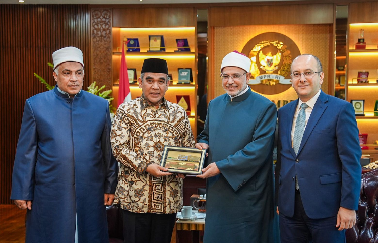 Ketua MPR RI saat menerima kunjungan Rektor Universitas Al Azhar Kairo Mesir. Foto: mpr.go.id