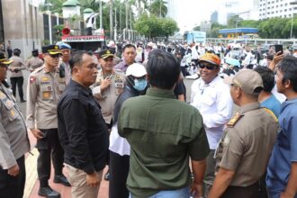 Pengamanan aksi unjuk rasa di Gedung DPR RI, Jakarta, Senin (3/2/2025). Foto: Humas Polres Metro Jakarta Pusat