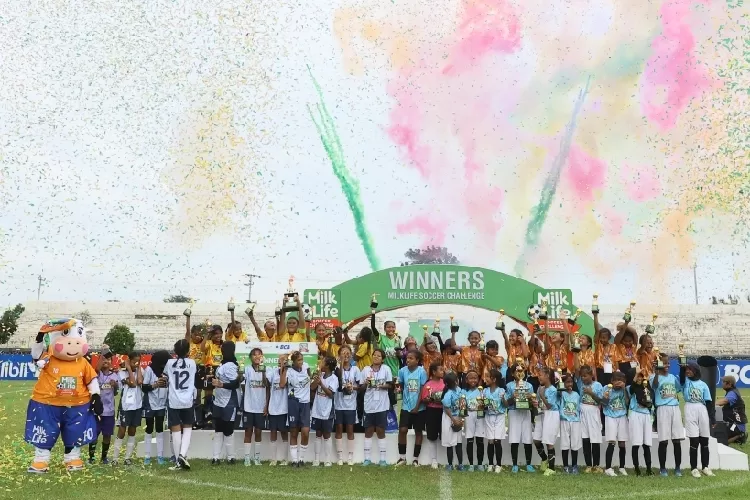 Foto: Upacara penghargaan pemenang MilkLife Soccer Challenge - Semarang 2025 yang berlangsung di di Stadion Universitas Diponegoro Tembalang, Minggu (16/2).