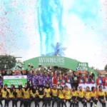 Juara dan runner-up MilkLife Soccer Challenge - Surabaya 2025 mengabadikan momen bersama usai pertandingan final yang digelar di Stadion Bogowonto, Surabaya, Jawa Timur.