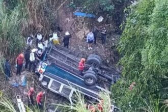 Bus terjun ke jurang di Guatemala. Foto: Medsos X