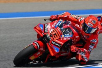 MARC MARQUEZ - Aksi Pembalap Ducati Lenovo Team Marc Marquez di Sirkuit Buriram seri MotoGP Thailand 2025. Hasil MotoGP Thailand 2025 lengkap Klasemen MotoGP 2025 terbaru Marc Marquez menggila di Buriram pada Minggu 1 Maret 2025.