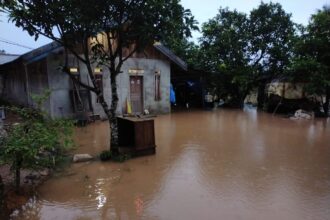 Kondisi rumah dan lahan yang terendam banjir di Kabupaten Toli-Toli, Sulawesi Tengah pada Sabtu (1/2/2025). Foto: BPBD Kabupaten Toli-Toli