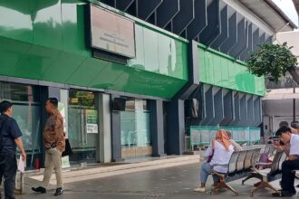 Suasana ruang tunggu Pengadilan Negeri Jakarta Selatan di Jalan Ampera Raya, Ragunan, Pasar Minggu, pada Senin (3/2/2025). Foto: Joesvicar Iqbal/ipol.id