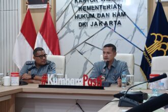 Kepala Divisi (Kadiv) Peraturan Perundang-Undangan dan Pembinaan Hukum Kantor Wilayah Kementerian Hukum (Kanwilkum) DKI Jakarta, Tessa Harumdila (kanan) didampingi Kabag TU dan Umum, Magribi Putu J (kiri) di Jakarta, Selasa (4/2/2025). Foto: Joesvicar Iqbal/ipol.id