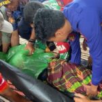 Suasana saat tim gabungan berhasil menemukan korban Monggo, 68, yang terseret arus di Kabupaten Sumbawa, Nusa Tenggara Barat (NTB), pada Selasa (4/2/2025). Foto: BPBD Kab. Sumbawa