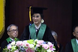 Universitas Indonesia (UI) secara resmi mengukuhkan Prof. Dr. dr. Yunia Irawati, SpM(K) sebagai Guru Besar/Profesor Fakultas Kedokteran UI dalam bidang Plastik dan Rekonstruksi Mata, hari ini. Foto/ist