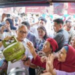 Menteri Koordinator (Menko) Bidang Pangan Zulkifli Hasan (Zulhas) saat meninjau distribusi LPG 3 Kg di kawasan Klender, Jakarta Timur. Foto: Dok Kemenko Bidang Pangan