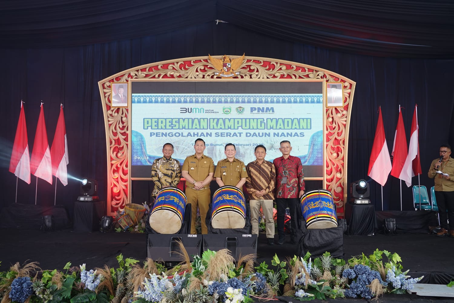 Pj Gubernur Sumatera Selatan Elen Setiadi bersama Asisten Deputi Pengembangan Hilirisasi Industri Pertambangan Kementerian Ekonomi Agus Wibowo dan Bupati Muara Enim Liono Basuki hadir memberikan dukungan dalam peresmian yang turut disaksikan oleh 55 nasabah PNM Mekaar dan didampingi oleh Direktur Bisnis PNM Prasetya Sayekti.