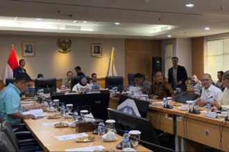 Wakil Ketua Bamus Betawi, Rani Mauliani saat memimpin rapat. (Foto istimewa)