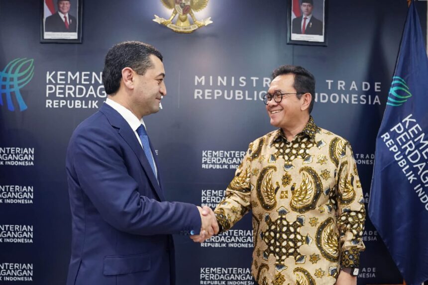 Menteri Perdagangan Budi Santoso melakukan pertemuan dengan Menteri Luar Negeri Uzbekistan Bakhtiyor O Saidov di Kantor Kemendag Jakarta, pada Senin, (10/2/2025). Foto: Dok/Mendag