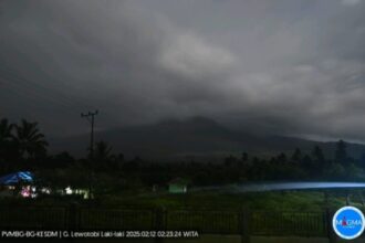 Tampilan Visual Gunung Lewotobi Laki-laki, pada Kamis (13/2/2025) pukul 00.00 - 06.00 WITA. Foto: PVMBG