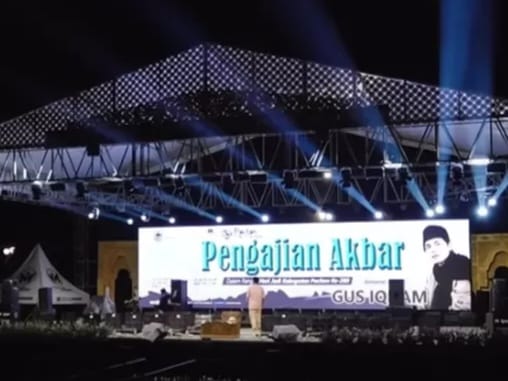 Geger video pengajian akbar yang digelar Gus Iqdam serasa konser dugem dengan iringan lagu dj. Foto: Tangkap layar IG @dagelanviral