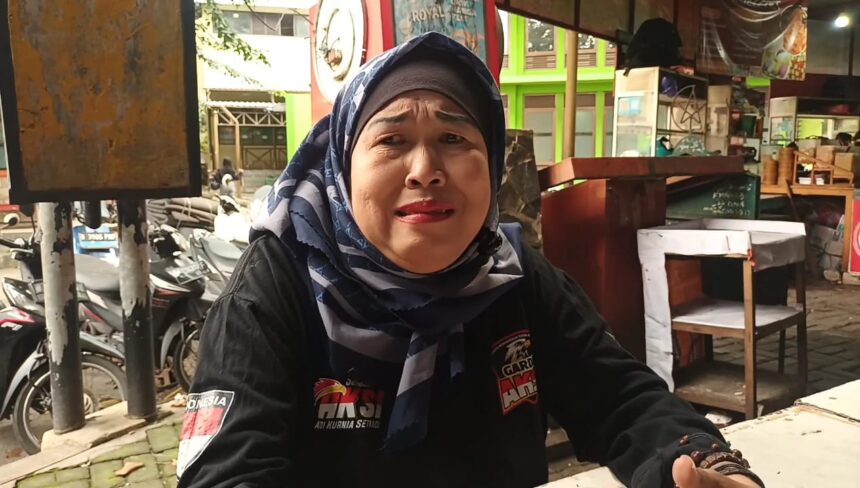 Warga Rusun Jatinegara Barat, Jakarta Timur, Lita Pandiari, 53, korban gusuran Kampung Pulo, Jatinegara, sedih membayangkan bila Pemerintah Provinsi (Pemprov) DKI Jakarta menerapkan kebijakan pembatasan sewa unit, Sabtu (15/2/2025). Foto: Ist